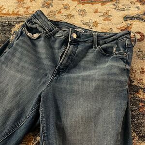 Ripped skinny jeans  